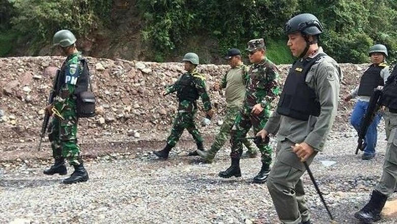 Warga yang Diisolasi KKB di Papua Dievakuasi Pakai Bus Antipeluru Warga yang Diisolasi KKB di Papua Dievakuasi Pakai Bus Antipeluru