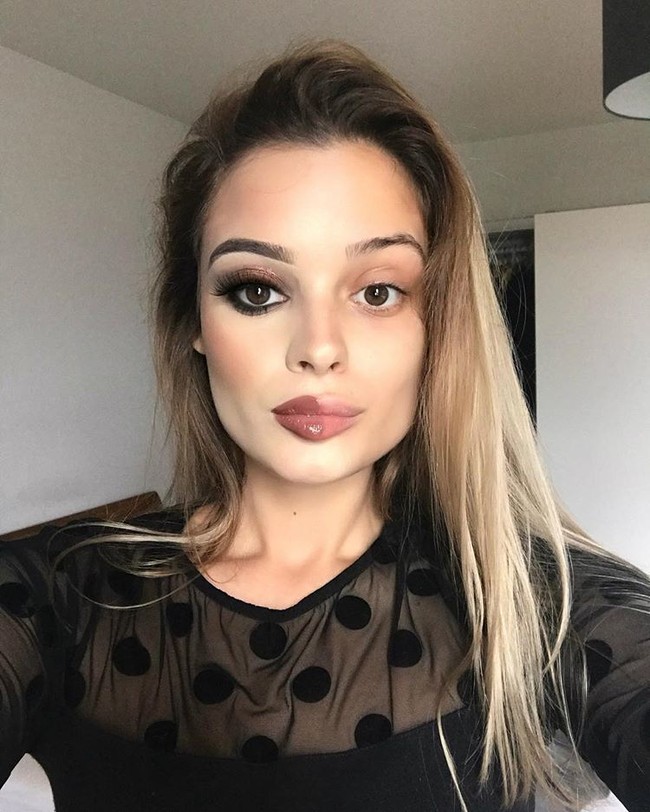 Selebgram Lilien Elizabeth asal Swiss tampak tetap flawless wajahnya meskipun tanpa makeup. Foto: Instagram