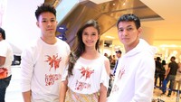 Selain Yuki, ada Ferro Walandouw dan juga Marcell Darwin yang ikut serta dalam acara yang berlangsung di Atrium East Mall Grand Indonesia, Thamrin, Jakarta Pusat, Minggu (19/11/2017). Foto: Palevi/detikHOT