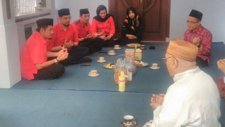Di Depan Kader PDIP Pasuruan, Anas Ingatkan Kampanye Gembira Di Depan Kader PDIP Pasuruan, Anas Ingatkan Kampanye Gembira