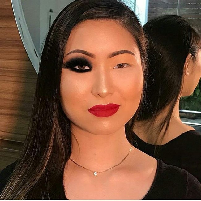 Seperti inilah bedanya wajah seorang wanita dengan atau tanpa makeup. Foto: Instagram