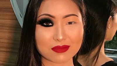 Foto: Ketika Wanita Pamer Wajah 1/2 Makeup Vs 1/2 Tanpa Makeup, Mana Lebih Baik?