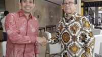 Kamrussamad bertemu dengan tokoh KAHMI Akbar Tandjung di sela-sela Munas KAHMI ke X di Medan.