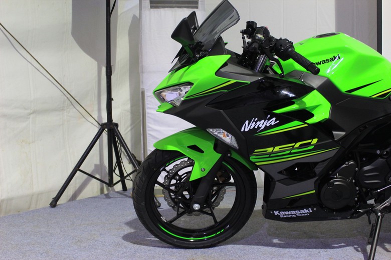 Kawasaki: Pasar Motor Rp 30 Juta Besar, tapi Ogah Keluarkan Sport 150 Foto: Ruly Kurniawan Kawasaki: Pasar Motor Rp 30 Juta Besar, tapi Ogah Keluarkan Sport 150 Foto: Ruly Kurniawan