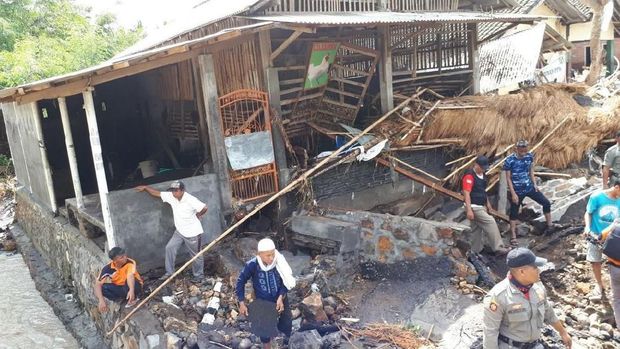  Banjir Bandang Terjang Lombok Timur, 2 Orang Meninggal