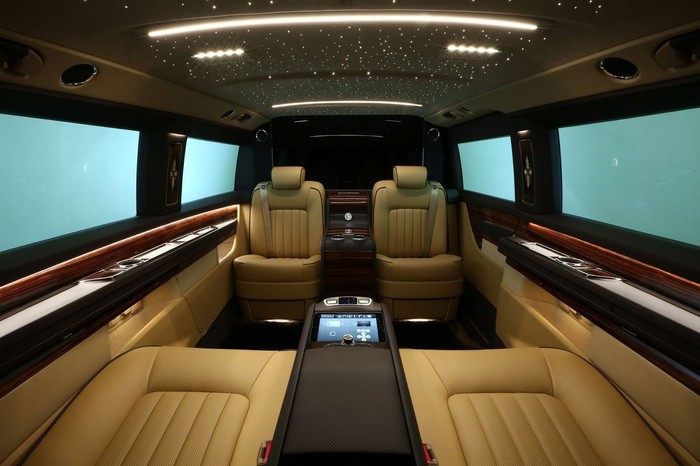 Keren,  Interior Mobil Ini Semewah Pesawat Jet Pribadi