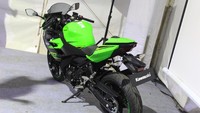 Kawasaki baru saja meluncurkan pesaing Honda CBR250RR lewat Ninja 250 terbaru. Foto: Ruly Kurniawan