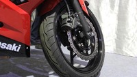 Tidak hanya Ninja 250, dalam kesempatan yang sama Kawasaki pun membawa dua motor terbaru lainnya yakni W175 dan Z 900RS. Foto: Ruly Kurniawan