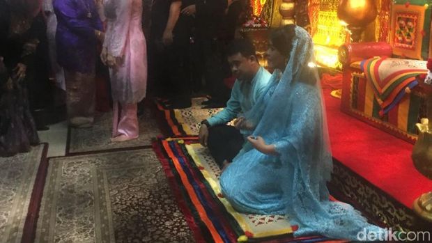 Diiringi Gondang Topak Dua, Kahiyang-Bobby Tiba di Kediaman