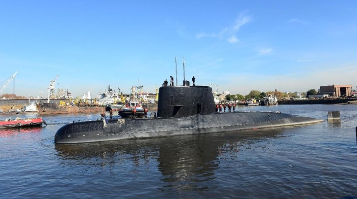 The Argentine military submarine ARA San Juan and crew are seen leaving the port of Buenos Aires, Argentina June 2, 2014. Picture taken on June 2, 2014. Armada Argentina/Handout via REUTERS ATTENTION EDITORS - THIS IMAGE WAS PROVIDED BY A THIRD PARTY.
