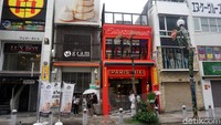 Foto: Tak hanya buat belanja, kawasan ini juga asyik buat foto-foto. Ada beberapa mural keren yang bisa dijadikan sebagai latar belakang fotomu. (Wahyu/detikTravel)