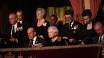 Kemesraan Ratu Elizabeth-Pangeran Philip di Perayaan Pernikahan Platinum