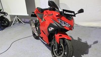 Ya, All New Ninja 250 menggunakan mesin dan dimensi yang berbeda dengan generasi sebelumnya. Maka, ini adalah backbone baru bagi Kawasaki untuk terus terdepan dimotor sport, ucap Project Leader all new Ninja 250, Kunihiro Tanaka. Foto: Ruly Kurniawan