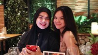 Nah, kecantikan Shafa ini menurut netizen menurun dari sang Ibunda Sarita. Namun, tubuhnya tidak terbentuk seksi dengan sendirinya. Dilihat dari akun Instagramnya @shafaharris, Shafa terlihat cukup sering melakukan olahraga. (Foto: Instagram @shafaharris)