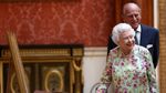 Kemesraan Ratu Elizabeth-Pangeran Philip di Perayaan Pernikahan Platinum