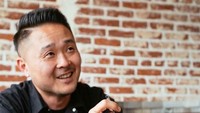 Berwajah Asia, Tin Vuong masuk deretan chef seksi di Amerika. Ia mengelola restoran Little Sister di LA. Foto: People