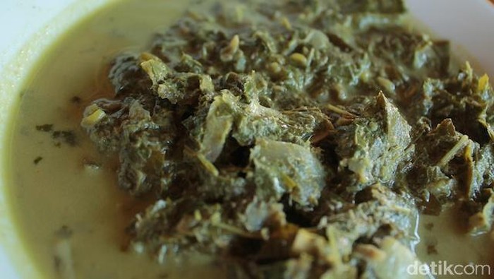 gulai daun ubi tumbuk