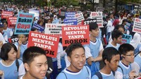 Kementerian Pemberdayaan Perempuan dan Perlindungan Anak (PPPA) membuat aksi Kampanye Anak Indonesia Hebat Tanpa Rokok di Jakarta, Minggu (19/11/2017). Aksi ini bertujuan untuk menguatkan komitmen bersama melindungi anak Indonesia dari asap rokok.