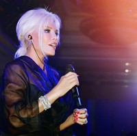 Tahun lalu ia diundang ke Amerika untuk menghadiri The Hollywood Reporters Women in Entertainment Power 100 bersama Susan Sarandon, Emma Stone, dan Jessica Lange. Foto: Instagram Ajda Pekkan