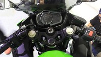 All new Ninja 250 standar dengan 3 varian warna dibanderol Rp 61,9 juta sedangkan CBR250RR dalam versi yang sama dibanderol Rp 63,1 juta. Foto: Ruly Kurniawan