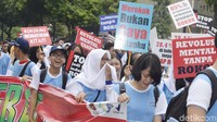 Kementerian Pemberdayaan Perempuan dan Perlindungan Anak (PPPA) membuat aksi Kampanye Anak Indonesia Hebat Tanpa Rokok di Jakarta, Minggu (19/11/2017). Aksi ini bertujuan untuk menguatkan komitmen bersama melindungi anak Indonesia dari asap rokok.