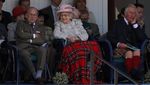 Kemesraan Ratu Elizabeth-Pangeran Philip di Perayaan Pernikahan Platinum