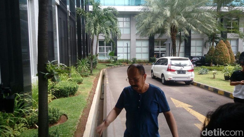 Pengacara Kembali Jenguk Setya Novanto di RSCM Kencana Pengacara Kembali Jenguk Setya Novanto di RSCM Kencana