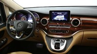 Sebelumnya, sudah ada beberapa model V-Class yang dimodifikasi OKCU, namun yang terbaru adalah mengubah interior V-Class mirip seperti dalam pesawat jet. Foto: Carscoops