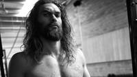 Hampir semua superhero di film Justice League, termasuk Jason Momoa memiliki tubuh yang atletis sesuai dengan permintaan sutradara, yakni Zack Snyder. Foto: Instagram @wfmft