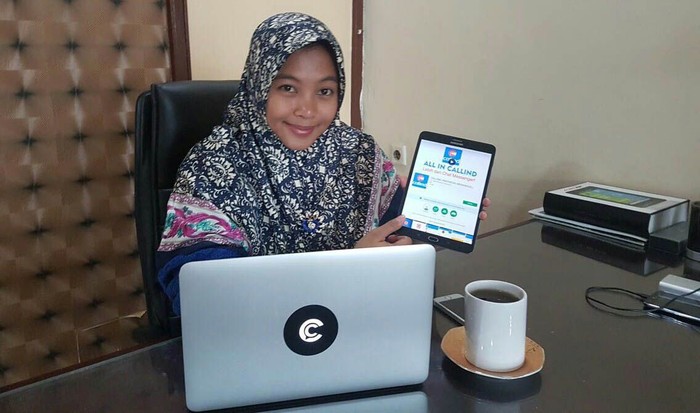 Novi dan aplikasi Callind buatannya. Foto: Rinto Heksantoro/detikcom Novi dan aplikasi Callind buatannya. Foto: Rinto Heksantoro/detikcom