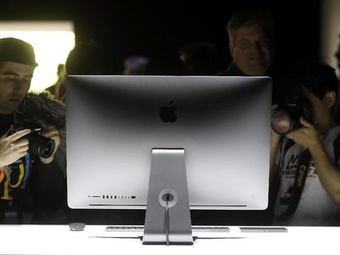 Salah satu mahakarya Johy Ive, iMac.