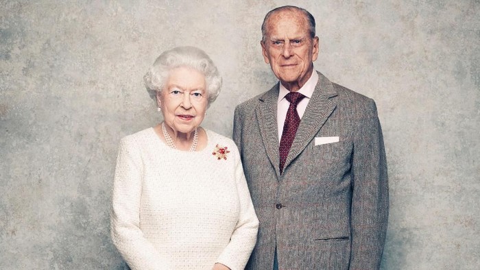 A handout photo shows Britains Queen Elizabeth and Prince Philip in the White Drawing Room at Windsor Castle in early November, pictured against a platinum-textured backdrop, in celebration of their platinum wedding anniversary on November 20, 2017. Matt Holyoak/CameraPress/PA Wire/Handout via REUTERS      MANDATORY CREDIT. IMAGE IS PROVIDED FOR FREE EDITORIAL USE UNTIL DECEMBER 3RD. WHEN IT MUST BE REMOVED FROM ALL SYSTEMS AND THOSE OF YOUR SUBSCRIBERS. THIS PHOTOGRAPH IS STRICTLY FOR EDITORIAL USE ONLY, NO COMMERCIAL, SOUVENIR, COVERS OR PROMOTIONAL USE PERMITTED. THE PHOTOGRAPH CANNOT BE CROPPED, MANIPULATED OR ALTERED IN ANY WAY. THIS PICTURE WAS PROVIDED BY A THIRD PARTY. NO RESALES. NO ARCHIVE.     TPX IMAGES OF THE DAY      *** Local Caption *** BSMID7043192