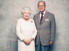 Kisah Cinta Terlarang Pangeran Philip-Ibu Mertua Pangeran Andrew Disorot Lagi