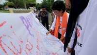 Kampanye diikuti ratusan pelajar tersebut untuk memberikan komitmen menghentikan pernikahan anak usia dini serta pemenuhan hak anak untuk tumbuh dan berkembang.