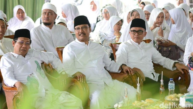 Dapat Puisi dan Dukungan Bu Nyai, Gus Ipul: Vitamin Luar Biasa Dapat Puisi dan Dukungan Bu Nyai, Gus Ipul: Vitamin Luar Biasa