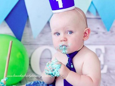 Cemong-Cemong Lucu! Momen Saat Bayi Lakukan Cake Smash