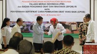 Palang Meran Indonesia (PMI) menandatangani kerjasama dengan Badan Pengawas Obat dan Makanan (BPM) di Markas Pusat PMI, Jakarta, Senin (20/11/2017).