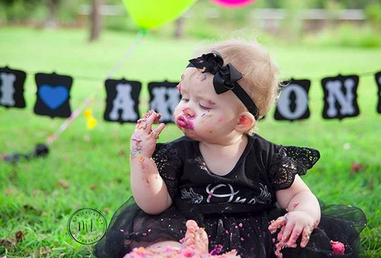 Sampai Monyong Monyong Gitu Nak Mulutnya Pas Makan Kue Foto Sampai Monyong Monyong Gitu Nak Mulutnya Pas Makan Kue Foto