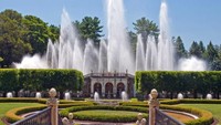 Foto: Traveler pasti betah wisata ke Longwood Gardens di Pennsylvania, AS. Air mancur keren ini akan menghibur traveler di sana (Longwood Gardens/CNN)