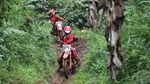 Terabas Hutan Pakai Motor Trail