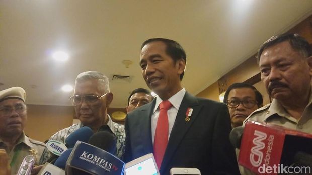  Presiden Jokowi dalam wawancara bersama wartawan, Senin (20/11/2017)