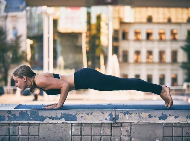 Fit woman doing push-ups in gym