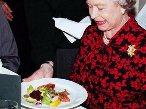 Mengintip Menu Makanan Ratu Elizabeth hingga Cicip Ketan Pencok Bumiayu