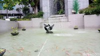 Ada juga biaya untuk pemeliharaan mesin pompa, pemeliharaan jaringan teknologi informasi, pemeliharaan gedung, penadaan mesin pompa, pengadaan konstruksi reservoir, hingga pengadaan tanaman.