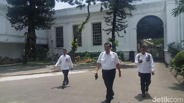  Menko Kemaritiman Luhut Binsar Pandjaitan di Istana Negara, Senin (20/11/2017)