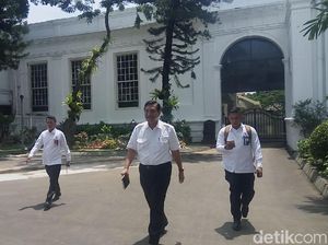 Luhut Lapor Persiapan Ngunduh Mantu Kahiyang-Bobby ke Jokowi
