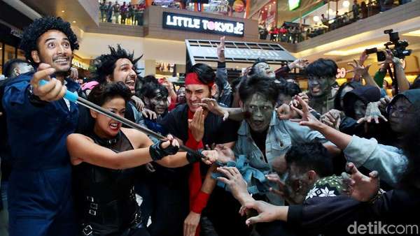 Aksi 5 Cowok Jagoan Melawan Zombie Aksi 5 Cowok Jagoan Melawan Zombie