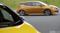 Nissan menyebut untuk pengisian normal butuh 8 jam sampai 16 jam untuk mengisi baterai. Memang mobil bisa juga diisi cepat (quick charging) sampai 80 persen selama 40 menit saja.