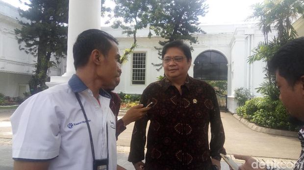  Menteri Perindustrian Airlangga Hartarto di Istana Negara, Senin (20/11/2017)