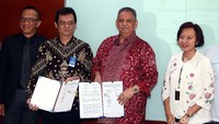 PLN baru saja menandatangani kontrak Engineering, Procurement, Construction (EPC) PLTMG sebesar 200 MW di Balai Pungut, Riau dan gardu induk (GI) 150 kV di Kalimantan Barat sebesar 60 MVA serta letter of acceptance (LoA) PLTU sebesar 100 MW di Sulawesi Selatan.